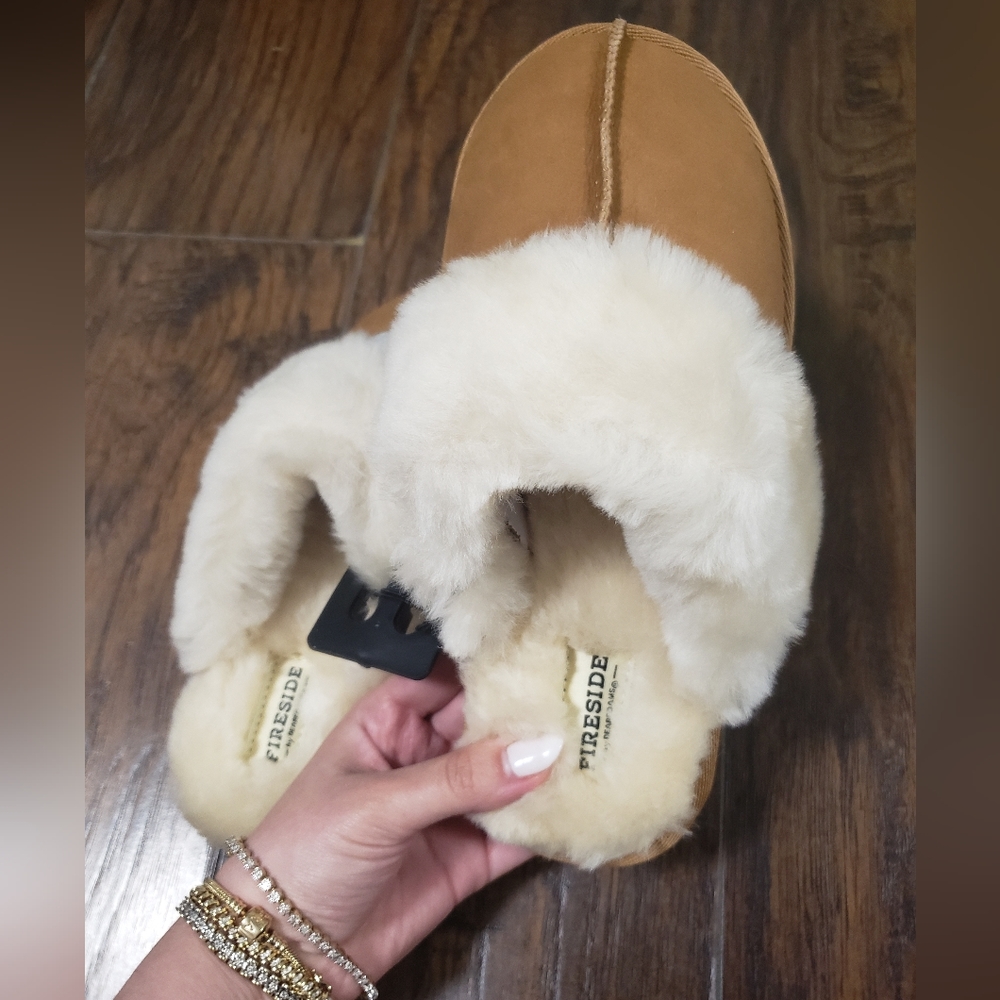 Fireside by Dearfoams Sydney Water Resistant Genuine Shearling Scuff Slipper